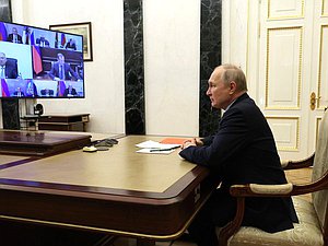 Совещание с постоянными членами Совета Безопасности (в режиме видеоконференции). Фото: kremlin.ru