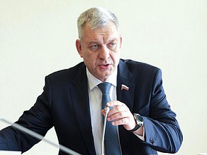 Председатель Комитета по делам национальностей Владимир Иванов