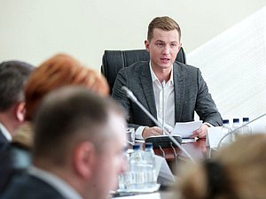 Председатель Комитета по молодежной политике Артем Метелев