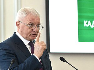 Первый заместитель Председателя Комитета по аграрным вопросам Владимир Плотников