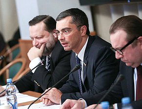 Владимир Гутенев на заседании рабочей группы при комиссии ГД по правовому обеспечению развития организаций оборонно-промышленного комплекса РФ по совершенствованию законодательства в сфере гособоронзаказа