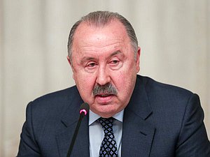 Председатель Комитета по делам национальностей Валерий Газзаев