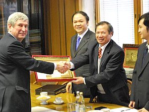 Состоялась встреча заместителя Председателя Государственной Думы Ивана Мельникова с Председателем Комитета по иностранным делам Национального Собрания Вьетнама Нгуеном Ван Шоном