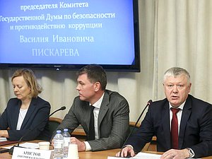 Председатель Комитета по безопасности и противодействию коррупции Василий Пискарев