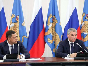 Председатель Государственной Думы Вячеслав Володин и губернатор Псковской области Михаил Ведерников