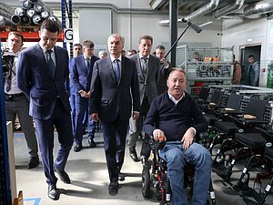 Председатель Государственной Думы Вячеслав Володин и депутаты посетили фабрику по производству технических средств реабилитации для людей с ограниченными возможностей в Калининградской области