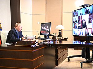 Совещание судей судов общей юрисдикции и арбитражных судов (в режиме видеоконференции). Фото: kremlin.ru