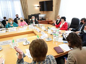 Заседание Комитета по вопросам семьи, женщин и детей с участием Министра просвещения РФ Сергея Кравцова