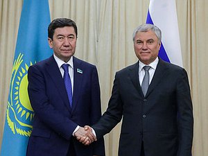 Председатель Государственной Думы Вячеслав Володин и Председатель Мажилиса Парламента Республики Казахстан Ерлан Кошанов