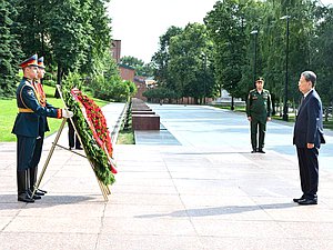 Official visit of Chairman of the Standing Committee of the National People's Congress Zhao Leji to the Russian Federation. Wreath-laying ceremony at the Tomb of the Unknown Soldier