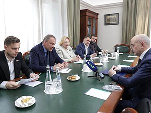 Встреча заместителя Председателя Государственной Думы Петра Толстого с депутатом Народного Собрания Гагаузии Сергеем Чимпоешем