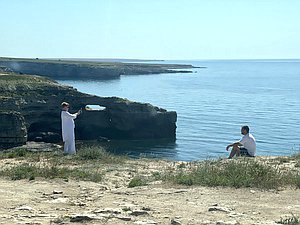 Крым Тарханкут скалы море туристы отдых отпуск туризм