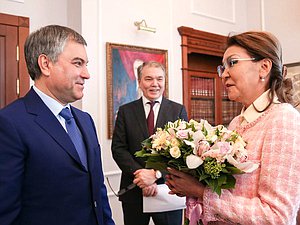 Председатель ГД Вячеслав Володин, Председатель Комитета по делам СНГ, евразийской интеграции и связям с соотечественниками Леонид Калашников и Председатель Комитета Сената Парламента Казахстана по международным отношениям, обороне и безопасности Дарига Назарбаева