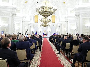 Церемония подписания договора о вступлении в состав России новых территорий