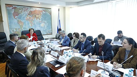 Совещание Комитета по строительству и ЖКХ с представителями министерств и ведомств о проекте федерального закона «О деятельности в сфере оказания услуг по операциям с недвижимостью»