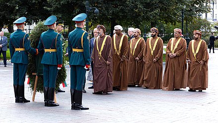 Chairman of the Shura Council of the Sultanate of Oman Khalid Bin Hilal Al Maawali and Deputy Chairman of the State Duma Alexander Babakov laid flowers at the Tomb of the Unknown Soldier