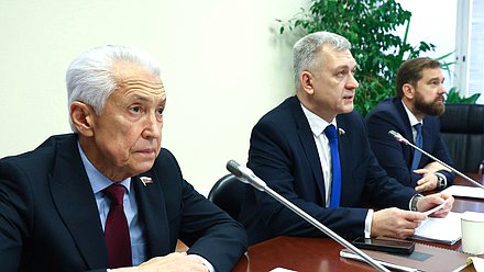 Заместитель Председателя Государственной Думы Владимир Васильев, Председатель Комитета по делам национальностей Владимир Иванов и руководитель Федерального агентства по делам национальностей Игорь Баринов