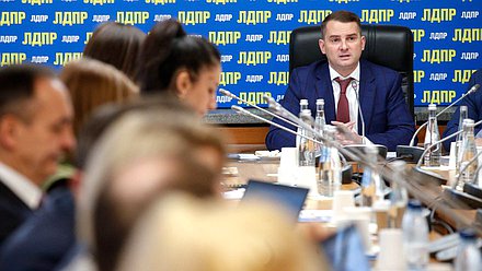 Председатель Комитета по труду, социальной политике и делам ветеранов Ярослав Нилов