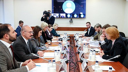 Круглый стол Комитета по науке и высшему образованию на тему «О мерах поддержки молодых ученых»