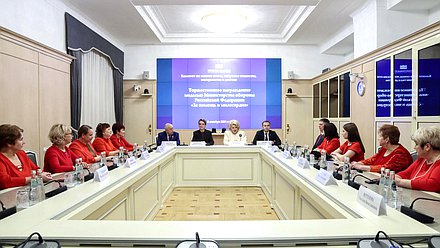 Торжественная церемония награждения медалью Министерства обороны РФ "За помощь и милосердие"