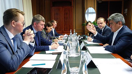 Министр экономического развития РФ Максим Решетников и руководитель фракции «Новые люди» Алексей Нечаев