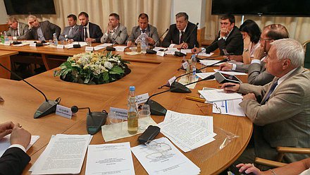 «Круглый стол» Комитета Государственной Думы по энергетике на тему «О вопросах правового регулирования функционирования и развития электросетевого комплекса Российской Федерации». 

