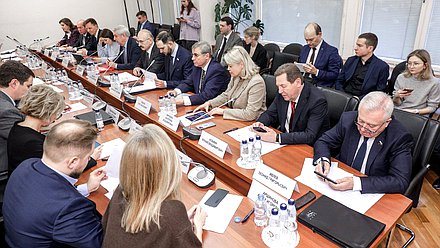 Расширенное заседание Комитета по науке и высшему образованию с участием Министра науки и высшего образования РФ Валерия Фалькова