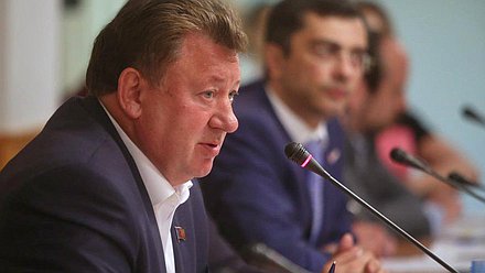 Расширенное заседание секции Высшего экологического совета на тему «Актуальные проблемы правового регулирования создания лесопарковых зеленых поясов крупных городов».
