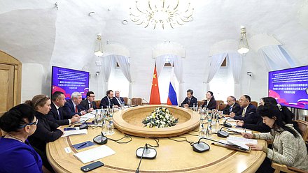 Встреча членов Комиссии Государственной Думы по Регламенту и обеспечению деятельности Государственной Думы с делегацией Всекитайского собрания народных представителей КНР с участием Первого заместителя Председателя Государственной Думы, Председателя Общества российско-китайской дружбы Ивана Мельникова