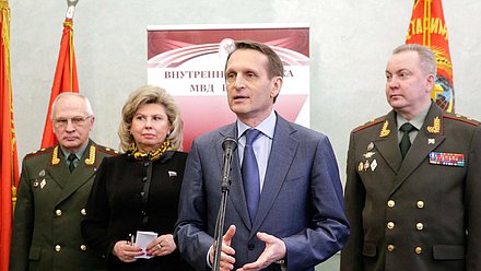 Открытие передвижной представительской выставки «Внутренние войска – войска правопорядка».


