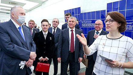 Председатель Государственной Думы Вячеслав Володин, руководитель фракции ЛДПР Владимир Жириновский и заместитель Председателя Комитета по экологии и охране окружающей среды Елена Серова