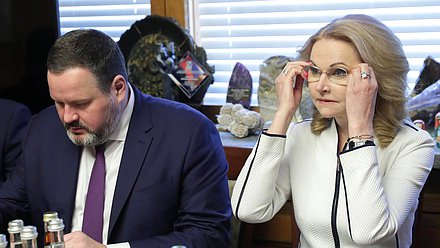 Министр труда и социальной защиты РФ Антон Котяков и заместитель Председателя Правительства РФ Татьяна Голикова