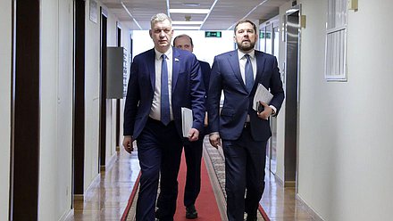 Председатель Комитета по делам национальностей Владимир Иванов и руководитель Федерального Агентства по делам национальностей Игорь Баринов