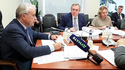 Председатель Комитета по энергетике Павел Завальный, Министр энергетики РФ Николай Шульгинов и заместитель Министра энергетики РФ Анастасия Бондаренко