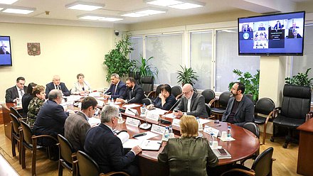 Круглый стол Комитета по делам национальностей на тему «Гражданская интеграция, межнациональный диалог: уровни идентичности в регионах Донбасса и Новороссии»