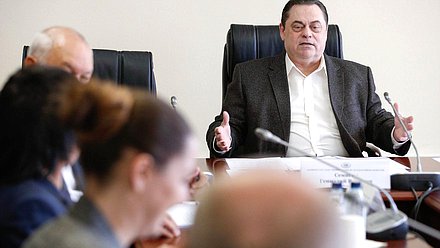 Председатель Комитета по делам национальностей Геннадий Семигин