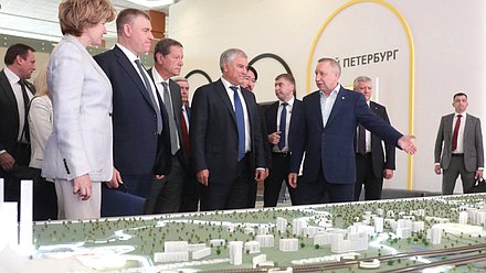Председатель Государственной Думы Вячеслав Володин и губернатор Санкт-Петербурга Александр Беглов. Осмотр выставки «Мой Петербург»