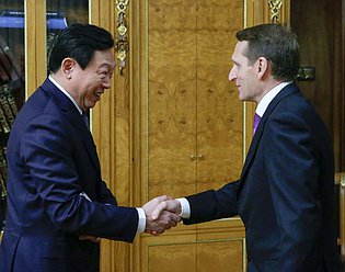 Встреча Председателя Государственной Думы
Федерального Собрания Российской Федерации С.Е.Нарышкина 
с президентом, председателем правления компании «Лотте Груп» 
Дон Бин Сином.
