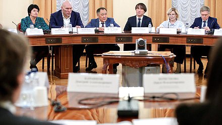 Круглый стол Комитета по туризму и развитию туристической инфраструктуры на тему «Туристический сезон 2022 года в РФ. Новые реалии и вызовы»