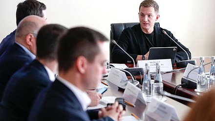 Председатель Комитета по молодежной политике Артем Метелев