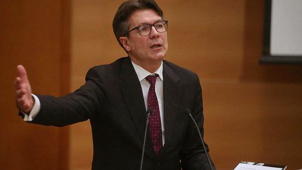 Лекция «Литература из первых уст» литератора Сергея Николаевича. Тема выступления - «Стоп-кадр. Ностальгия» и другие проекты книгоиздания. 
