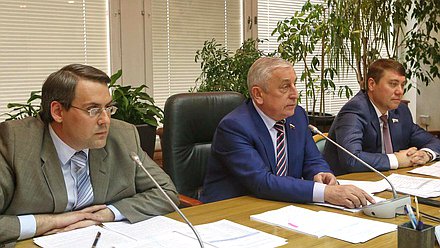 Заседание Комитета Государственной Думы по региональной политике и проблемам Севера и Дальнего Востока на тему «О принимаемых мерах по правовому обеспечению развития морских портов в Хабаровском крае». 


