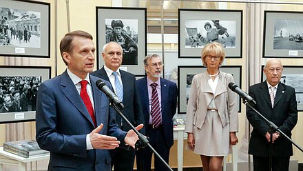 Церемония открытия фотовыставки, посвящённой 71-й годовщине Победы в Великой Отечественной войне 1941–1945 годов.
Презентация издания «Фоторепортеры на войне» .
