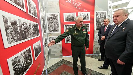Заместитель Министра обороны РФ Андрей Картаполов и Председатель Комитета по обороне Владимир Шаманов