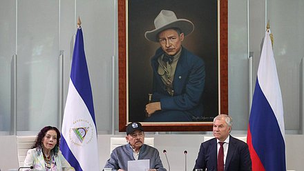 La Vicepresidenta de la República de Nicaragua Rosario Murillo Zambrana, el Presidente de la República Daniel Ortega Saavedra y el Jefe de la Duma Estatal Vyacheslav Volodin