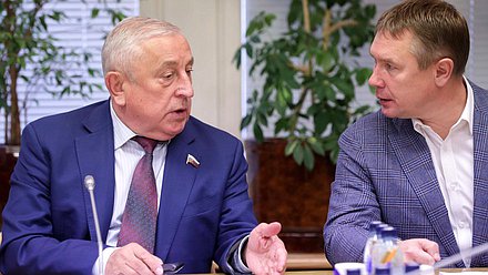Председатель Комитета по развитию Дальнего Востока и Арктики Николай Харитонов и Первый заместитель Председателя Комитета Сергей Каргинов