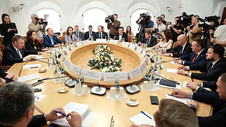 Встреча членов фракции ЛДПР с кандидатами на должности в Правительстве РФ