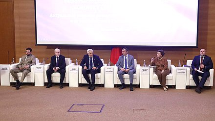 Круглый стол на тему "Актуальные вопросы развития и поддержки донорства крови и ее компонентов в Российской Федерации"