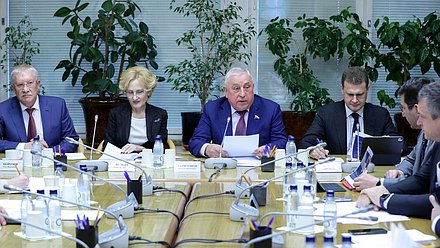 Председатель Комитета по контролю Олег Морозов, заместитель Председателя Государственной Думы Ирина Яровая, Председатель Комитета по развитию Дальнего Востока и Арктики Николай Харитонов и Министр по развитию Дальнего Востока и Арктики Алексей Чекунков
