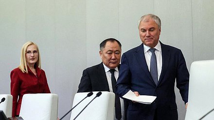Председатель Государственной Думы Вячеслав Володин и заместители Председателя Государственной Думы Ирина Яровая и Шолбан Кара-оол